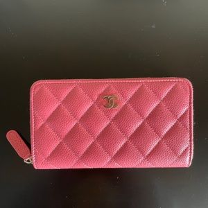 Chanel medium size wallet in pink caviar